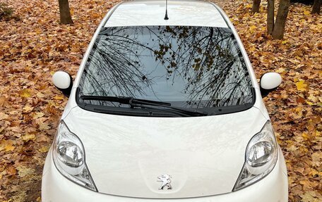 Peugeot 107 I рестайлинг, 2013 год, 690 000 рублей, 12 фотография