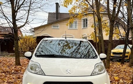 Peugeot 107 I рестайлинг, 2013 год, 690 000 рублей, 2 фотография