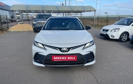 Toyota Camry, 2022 год, 3 695 000 рублей, 2 фотография