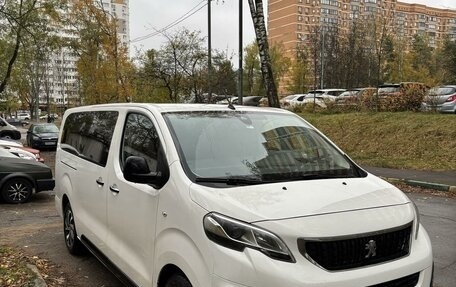 Peugeot Traveller I, 2018 год, 2 600 000 рублей, 3 фотография