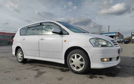 Toyota Ipsum II, 2002 год, 915 000 рублей, 2 фотография