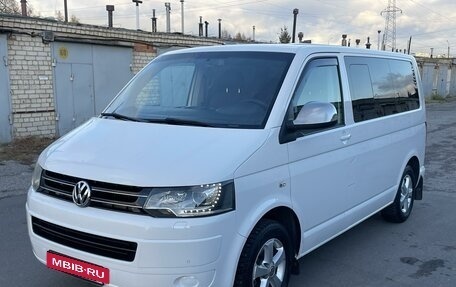 Volkswagen Caravelle T5, 2014 год, 2 650 000 рублей, 1 фотография