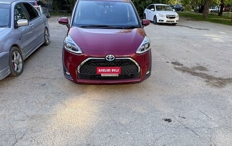 Toyota Sienta II, 2018 год, 1 930 000 рублей, 2 фотография