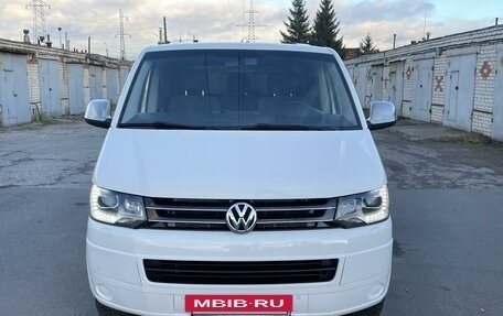 Volkswagen Caravelle T5, 2014 год, 2 650 000 рублей, 3 фотография