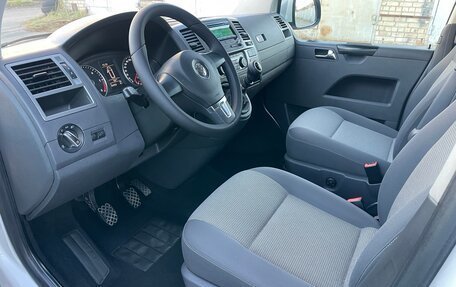 Volkswagen Caravelle T5, 2014 год, 2 650 000 рублей, 8 фотография