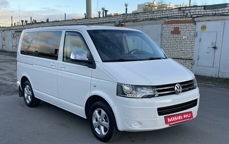 Volkswagen Caravelle T5, 2014 год, 2 650 000 рублей, 2 фотография