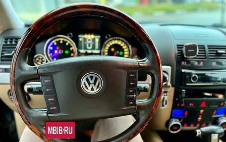 Volkswagen Touareg III, 2005 год, 935 000 рублей, 2 фотография