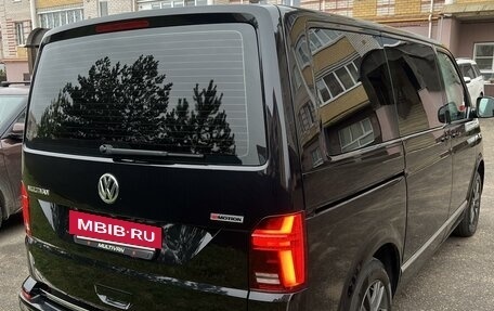 Volkswagen Multivan T6 рестайлинг, 2020 год, 6 000 000 рублей, 3 фотография