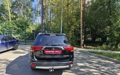 Mitsubishi Outlander III рестайлинг 3, 2016 год, 1 750 000 рублей, 3 фотография