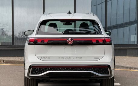 Volkswagen Tiguan, 2024 год, 5 990 000 рублей, 6 фотография