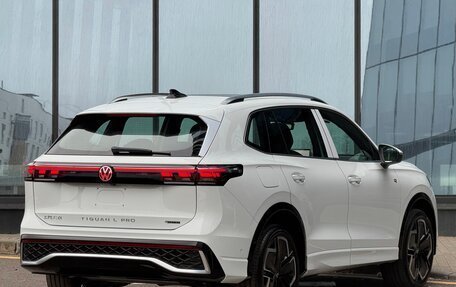 Volkswagen Tiguan, 2024 год, 5 990 000 рублей, 5 фотография