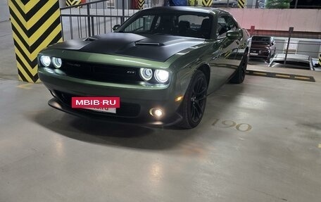 Dodge Challenger III рестайлинг 2, 2020 год, 4 400 000 рублей, 6 фотография