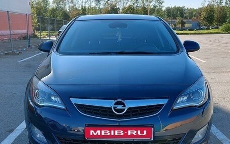 Opel Astra J, 2011 год, 850 000 рублей, 2 фотография