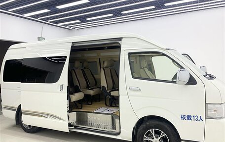 Toyota HiAce H300, 2020 год, 4 600 000 рублей, 4 фотография