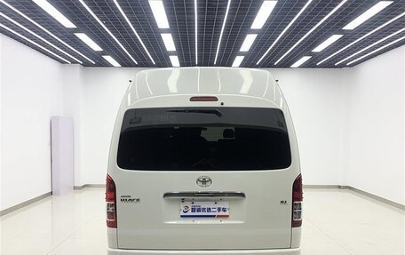 Toyota HiAce H300, 2020 год, 4 600 000 рублей, 5 фотография