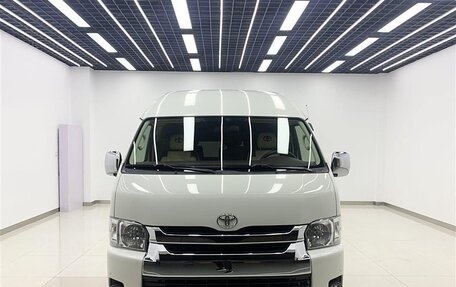 Toyota HiAce H300, 2020 год, 4 600 000 рублей, 2 фотография