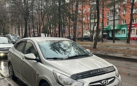 Hyundai Solaris II рестайлинг, 2013 год, 750 000 рублей, 1 фотография