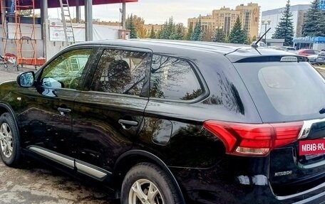 Mitsubishi Outlander III рестайлинг 3, 2015 год, 1 790 000 рублей, 4 фотография