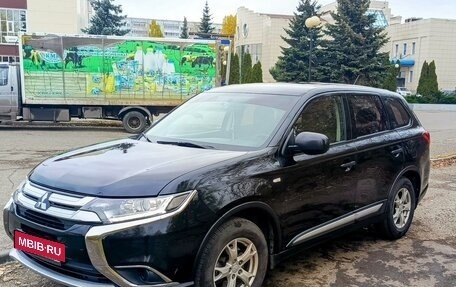 Mitsubishi Outlander III рестайлинг 3, 2015 год, 1 790 000 рублей, 9 фотография