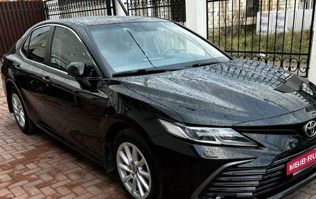 Toyota Camry, 2021 год, 3 190 000 рублей, 4 фотография