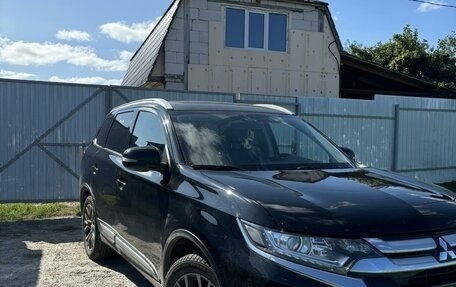 Mitsubishi Outlander III рестайлинг 3, 2017 год, 2 300 000 рублей, 1 фотография