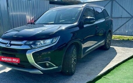 Mitsubishi Outlander III рестайлинг 3, 2017 год, 2 300 000 рублей, 4 фотография