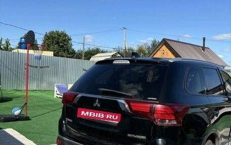 Mitsubishi Outlander III рестайлинг 3, 2017 год, 2 300 000 рублей, 2 фотография