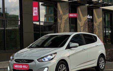 Hyundai Solaris II рестайлинг, 2013 год, 830 000 рублей, 2 фотография