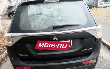 Mitsubishi Outlander III рестайлинг 3, 2014 год, 1 495 000 рублей, 10 фотография