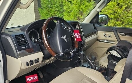 Mitsubishi Pajero IV, 2019 год, 5 300 000 рублей, 11 фотография