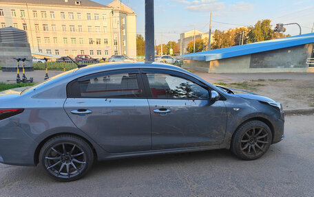 KIA Rio IV, 2021 год, 1 840 000 рублей, 1 фотография