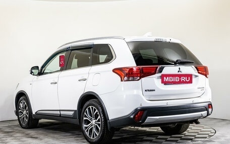 Mitsubishi Outlander III рестайлинг 3, 2017 год, 2 570 000 рублей, 7 фотография