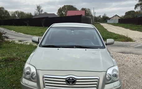 Toyota Avensis III рестайлинг, 2005 год, 899 000 рублей, 1 фотография