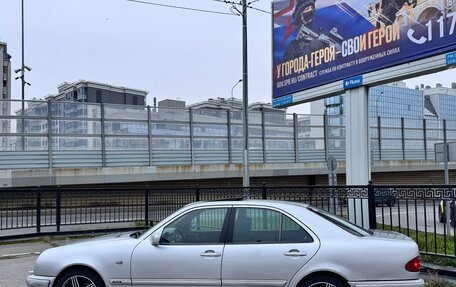 Mercedes-Benz E-Класс, 1996 год, 550 000 рублей, 4 фотография