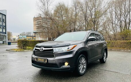 Toyota Highlander III, 2013 год, 3 149 000 рублей, 2 фотография