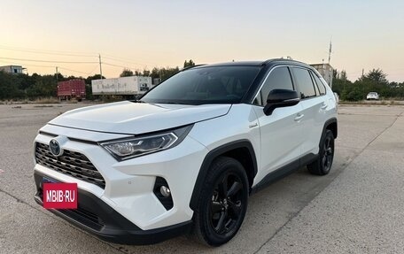 Toyota RAV4, 2021 год, 3 350 000 рублей, 1 фотография