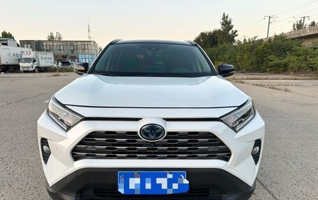 Toyota RAV4, 2021 год, 3 350 000 рублей, 3 фотография