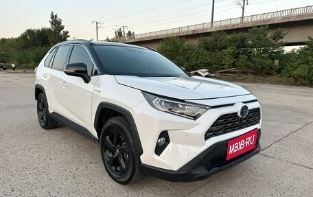 Toyota RAV4, 2021 год, 3 350 000 рублей, 2 фотография