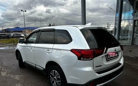 Mitsubishi Outlander III рестайлинг 3, 2018 год, 2 315 000 рублей, 3 фотография