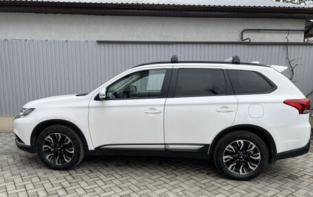 Mitsubishi Outlander III рестайлинг 3, 2021 год, 3 350 000 рублей, 1 фотография