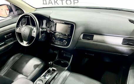 Mitsubishi Outlander III рестайлинг 3, 2013 год, 1 699 000 рублей, 10 фотография