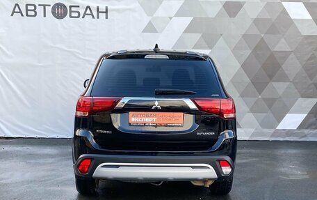 Mitsubishi Outlander III рестайлинг 3, 2018 год, 2 199 000 рублей, 4 фотография