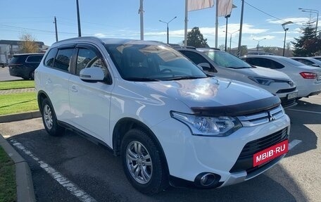 Mitsubishi Outlander III рестайлинг 3, 2014 год, 1 750 000 рублей, 2 фотография