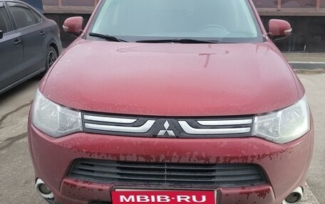 Mitsubishi Outlander III рестайлинг 3, 2013 год, 1 350 000 рублей, 1 фотография