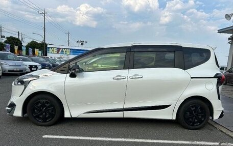 Toyota Sienta II, 2021 год, 1 650 000 рублей, 3 фотография