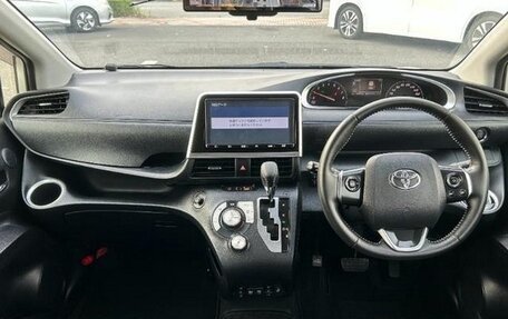 Toyota Sienta II, 2021 год, 1 650 000 рублей, 6 фотография