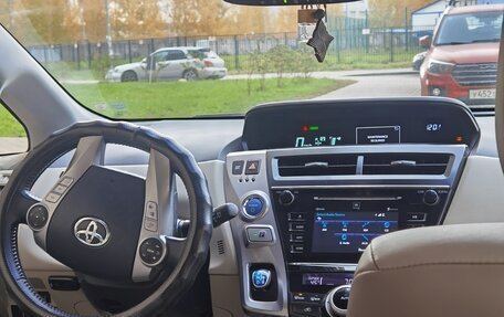 Toyota Prius v (+) I (ZVW40/41) рестайлинг, 2015 год, 1 500 000 рублей, 12 фотография