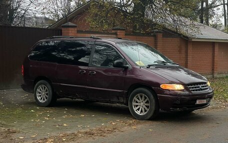 Plymouth Voyager III, 1998 год, 155 000 рублей, 1 фотография