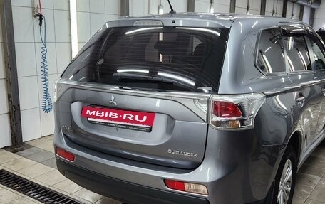 Mitsubishi Outlander III рестайлинг 3, 2013 год, 1 420 000 рублей, 10 фотография