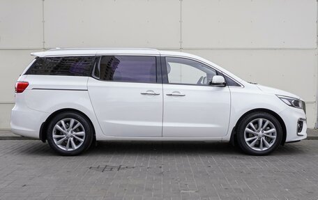 KIA Carnival III, 2019 год, 3 140 000 рублей, 5 фотография